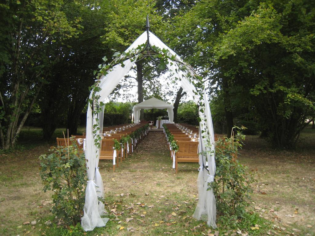 Chateau De Puyrigaud Bed & Breakfast Leoville Luaran gambar