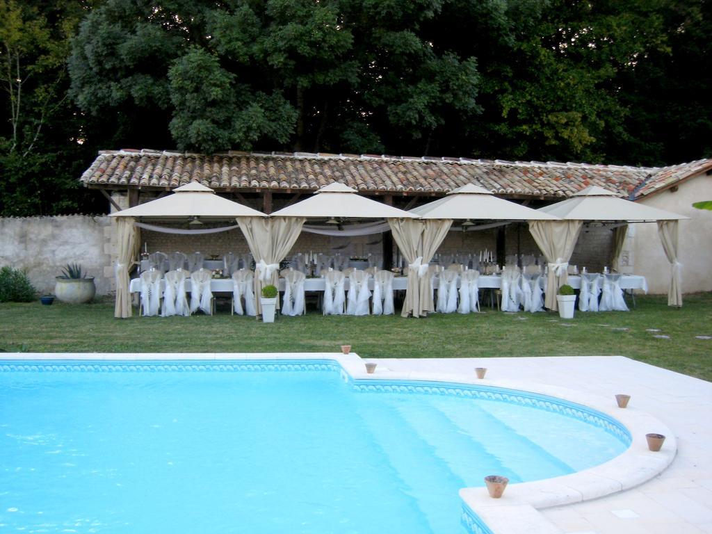 Chateau De Puyrigaud Bed & Breakfast Leoville Luaran gambar