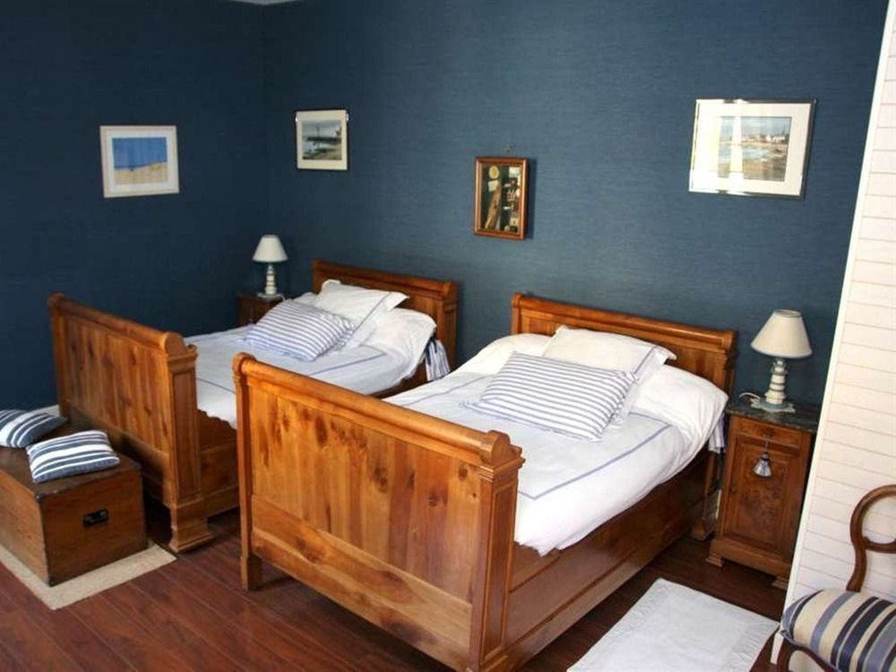 Chateau De Puyrigaud Bed & Breakfast Leoville Luaran gambar